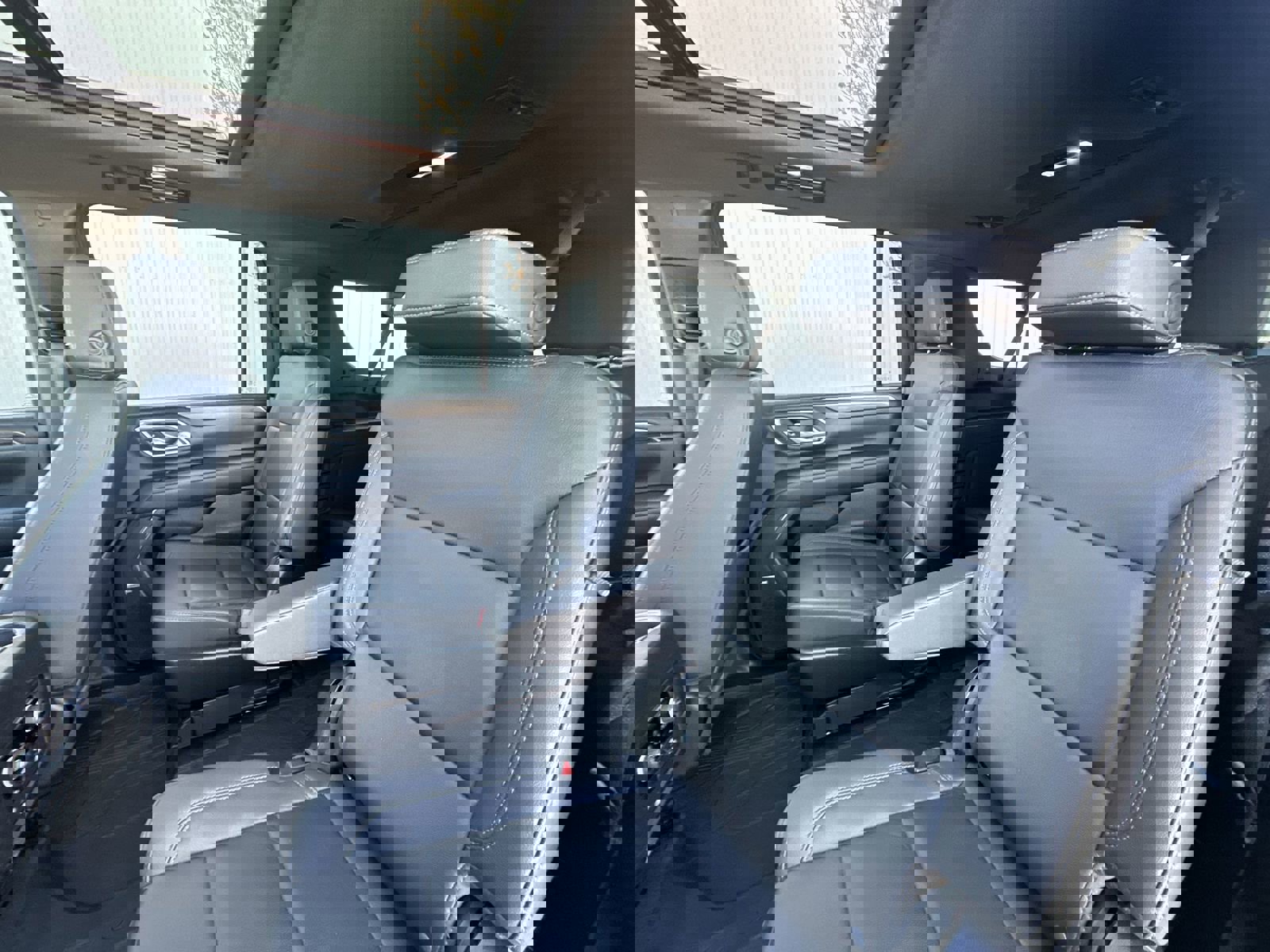 Used 2023 Chevrolet Suburban LT w/ LT Signature Package image 25