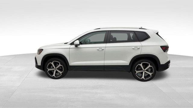Certified 2025 Volkswagen Taos SEL image 6