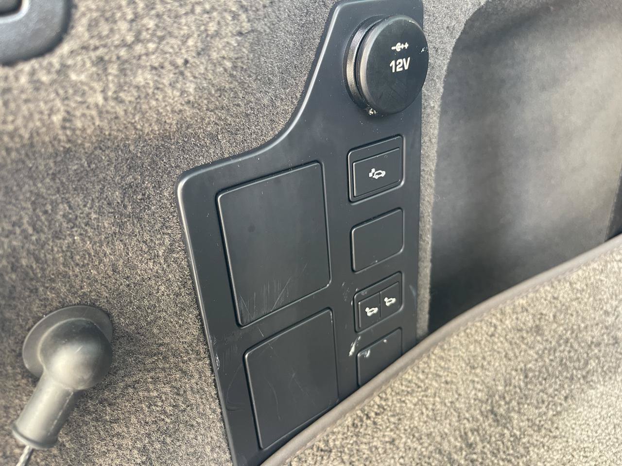 Used 2017 Land Rover Discovery HSE AWD/4WD image 21
