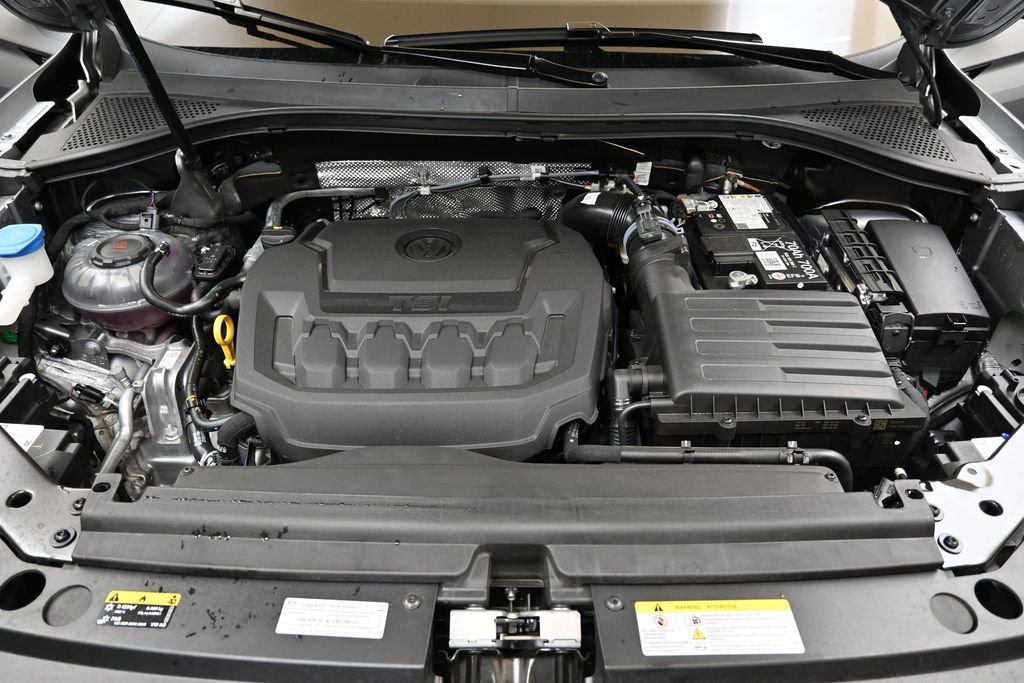 Used 2024 Volkswagen Tiguan SE R-Line AWD/4WD image 16