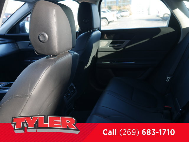 Used 2017 Jaguar XF Premium AWD/4WD image 36