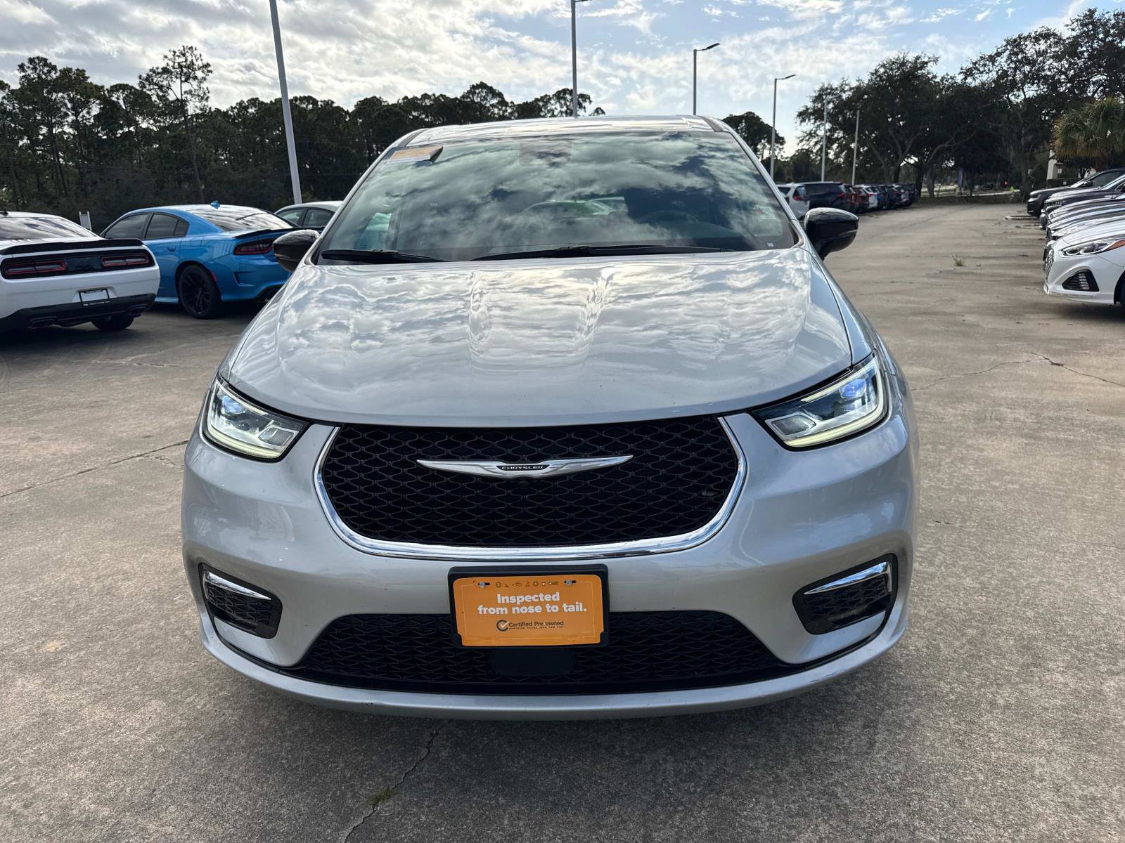 Certified 2024 Chrysler Pacifica Touring-L image 8