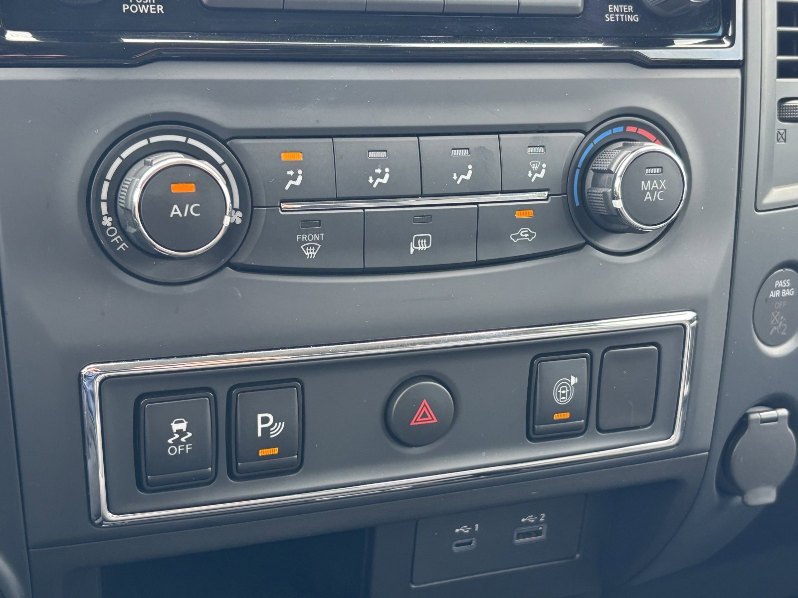 Used 2024 Nissan Titan SV image 15