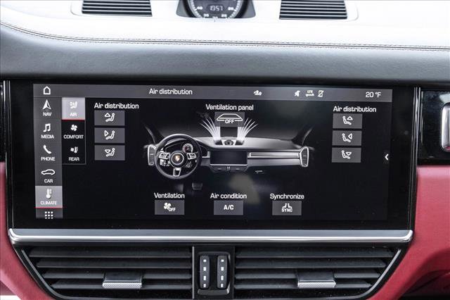 Used 2020 Porsche Cayenne Turbo image 19
