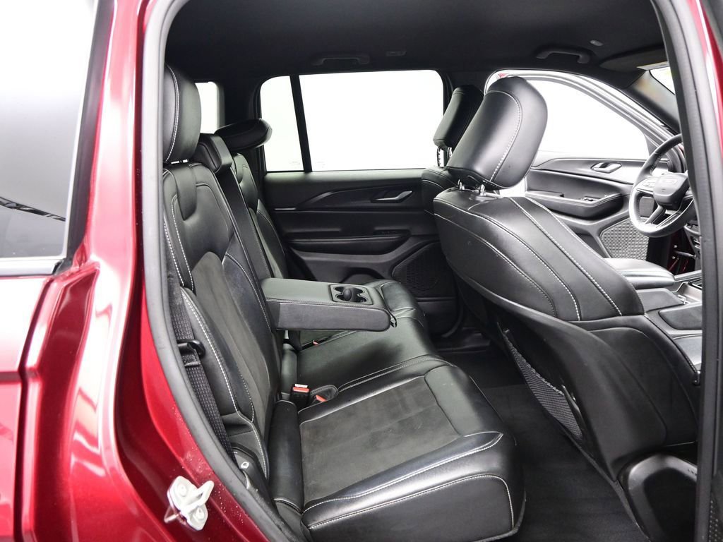 Used 2024 Jeep Grand Cherokee Altitude image 21