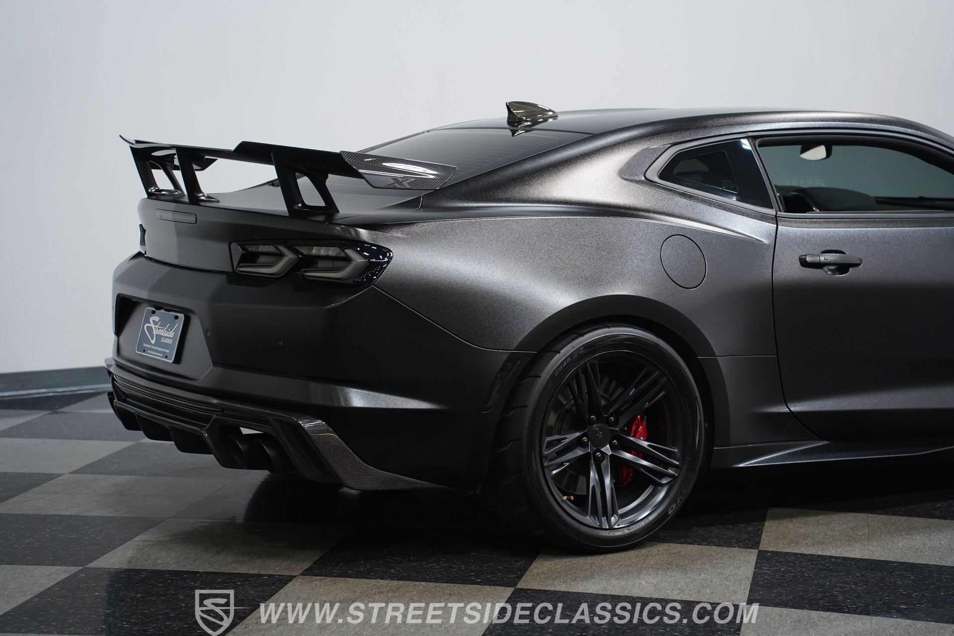 Used 2019 Chevrolet Camaro ZL1 RWD image 25