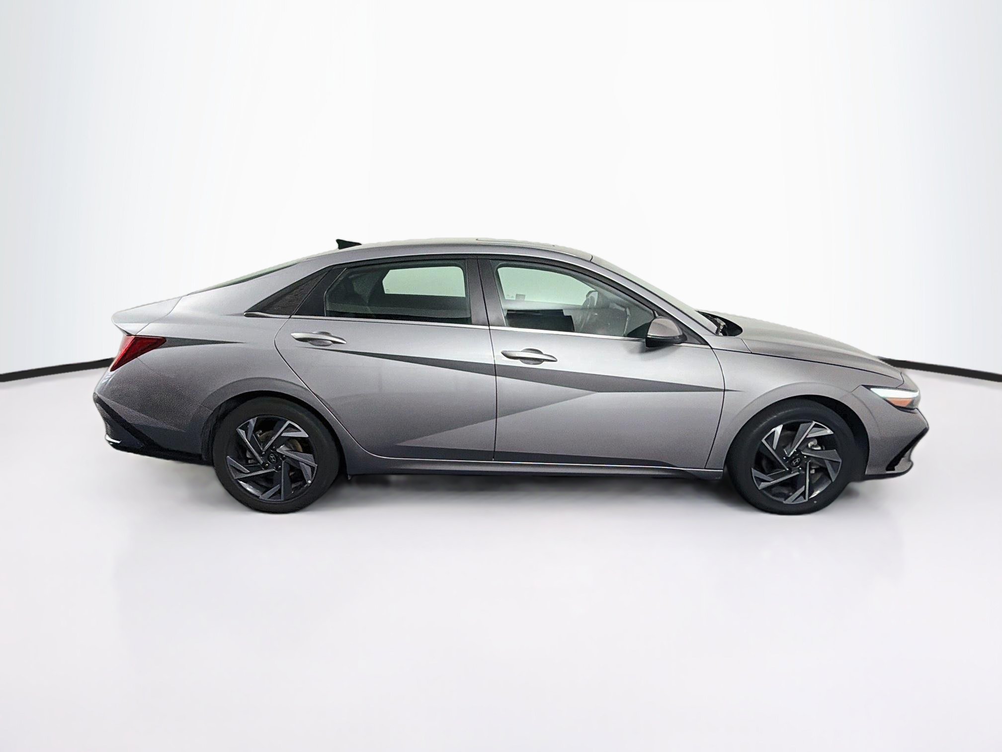 Used 2025 Hyundai Elantra Limited FWD image 10