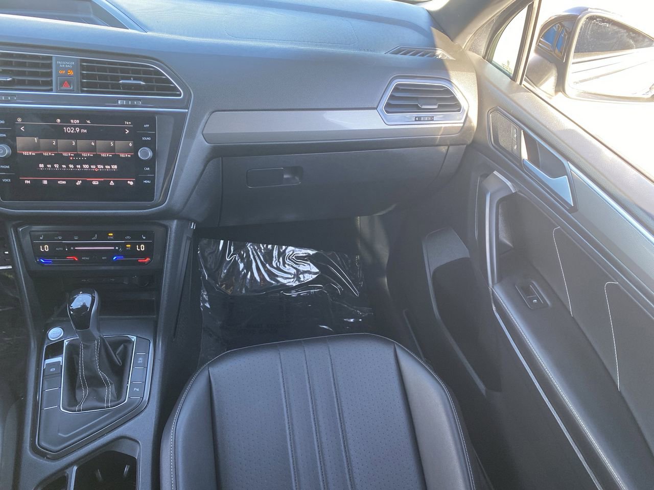 Used 2023 Volkswagen Tiguan SE R-Line image 15