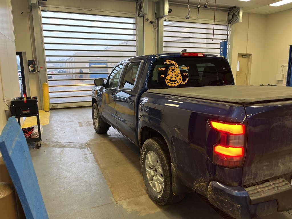 Used 2022 Nissan Frontier SV image 3