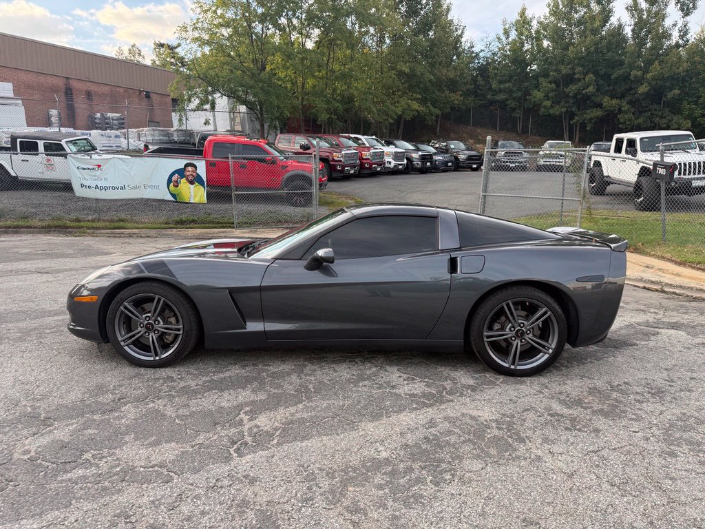 Used 2010 Chevrolet Corvette Coupe w/ 1LT RWD image 4