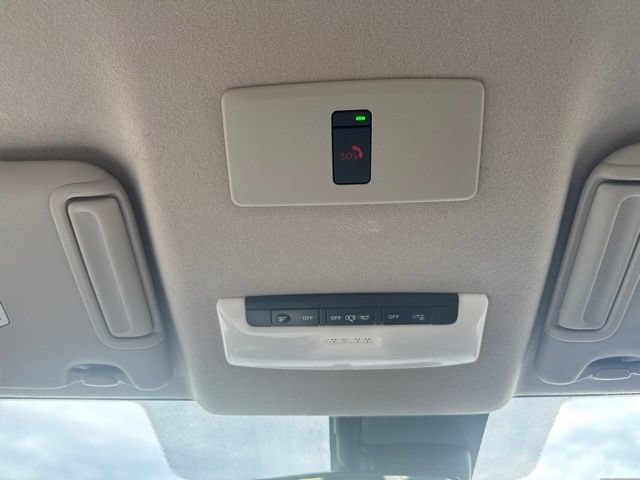 Used 2024 Nissan Versa SR FWD image 21