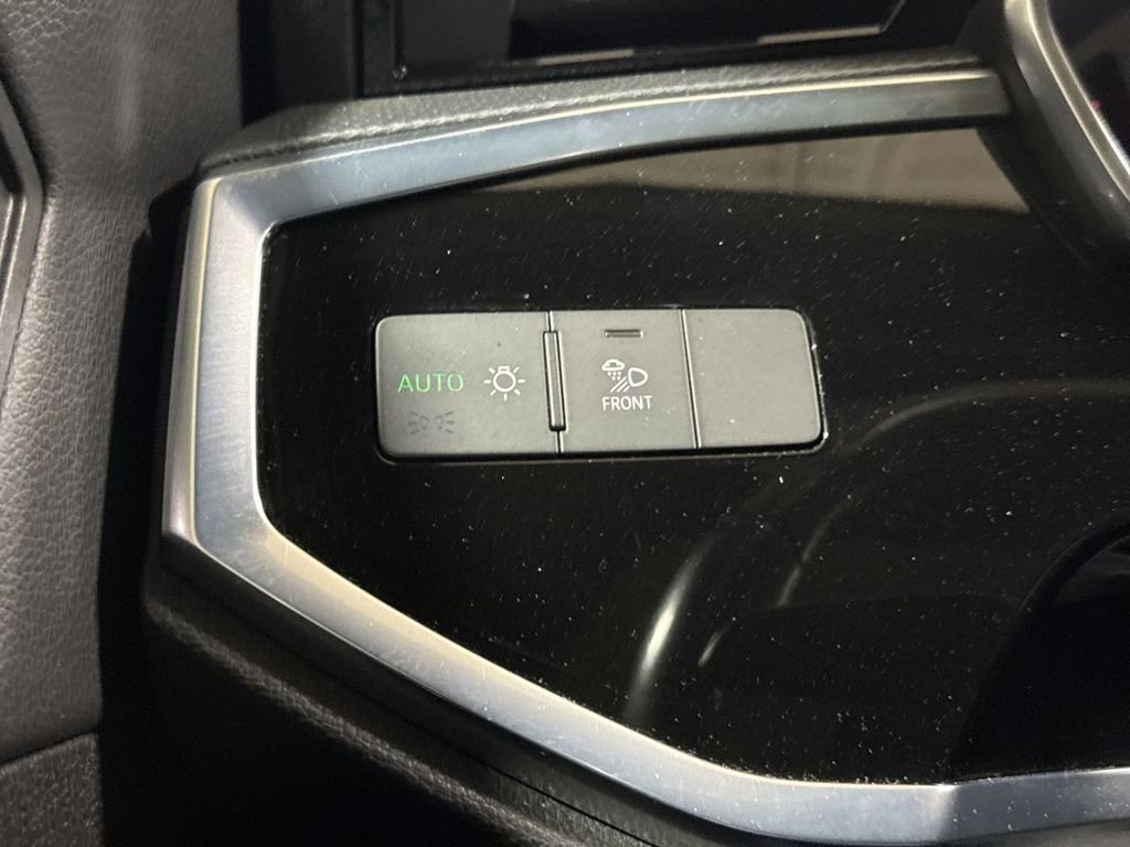 Used 2020 Audi Q3 2.0T Premium Plus w/ Premium Plus Package AWD/4WD image 19