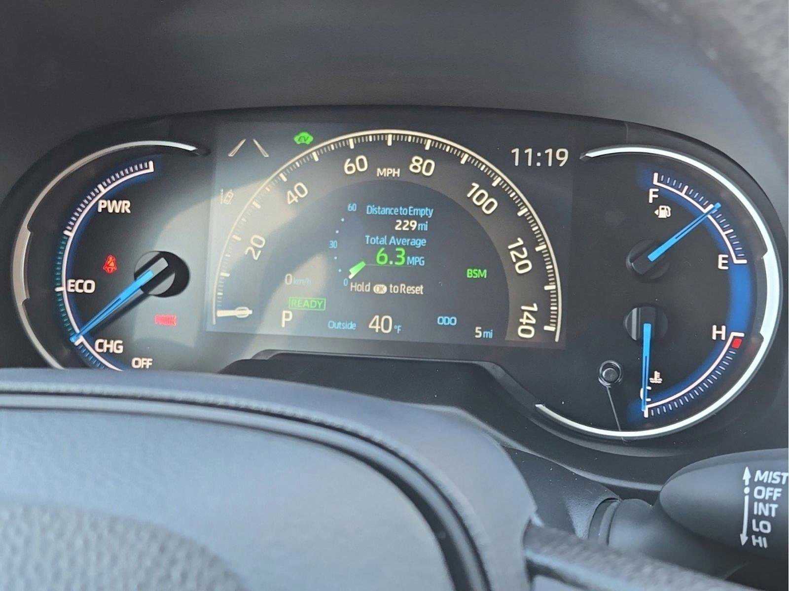 Used 2025 Toyota RAV4 XLE image 22