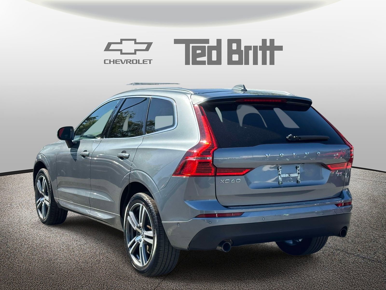Used 2018 Volvo XC60 T5 Momentum w/ Convenience Package AWD/4WD image 6