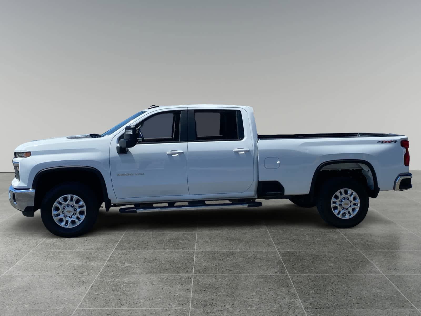 Used 2024 Chevrolet Silverado 3500 LT AWD/4WD image 2