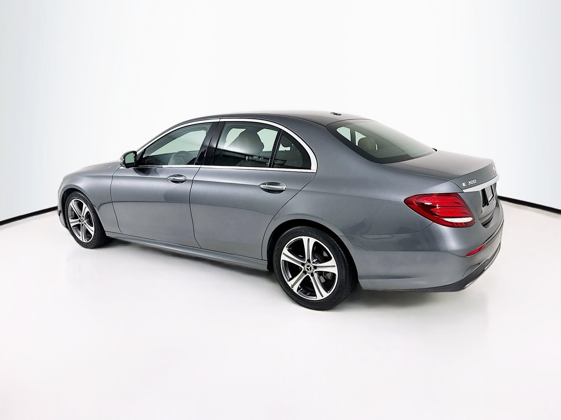 Used 2019 Mercedes-Benz E 300 image 6