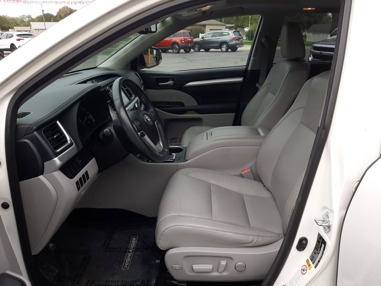 Used 2015 Toyota Highlander XLE image 11