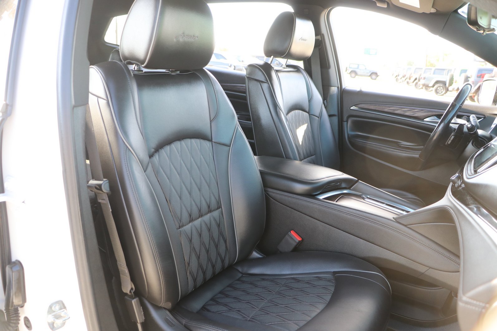 Used 2022 Buick Enclave Avenir w/ Avenir Technology Package AWD/4WD image 37