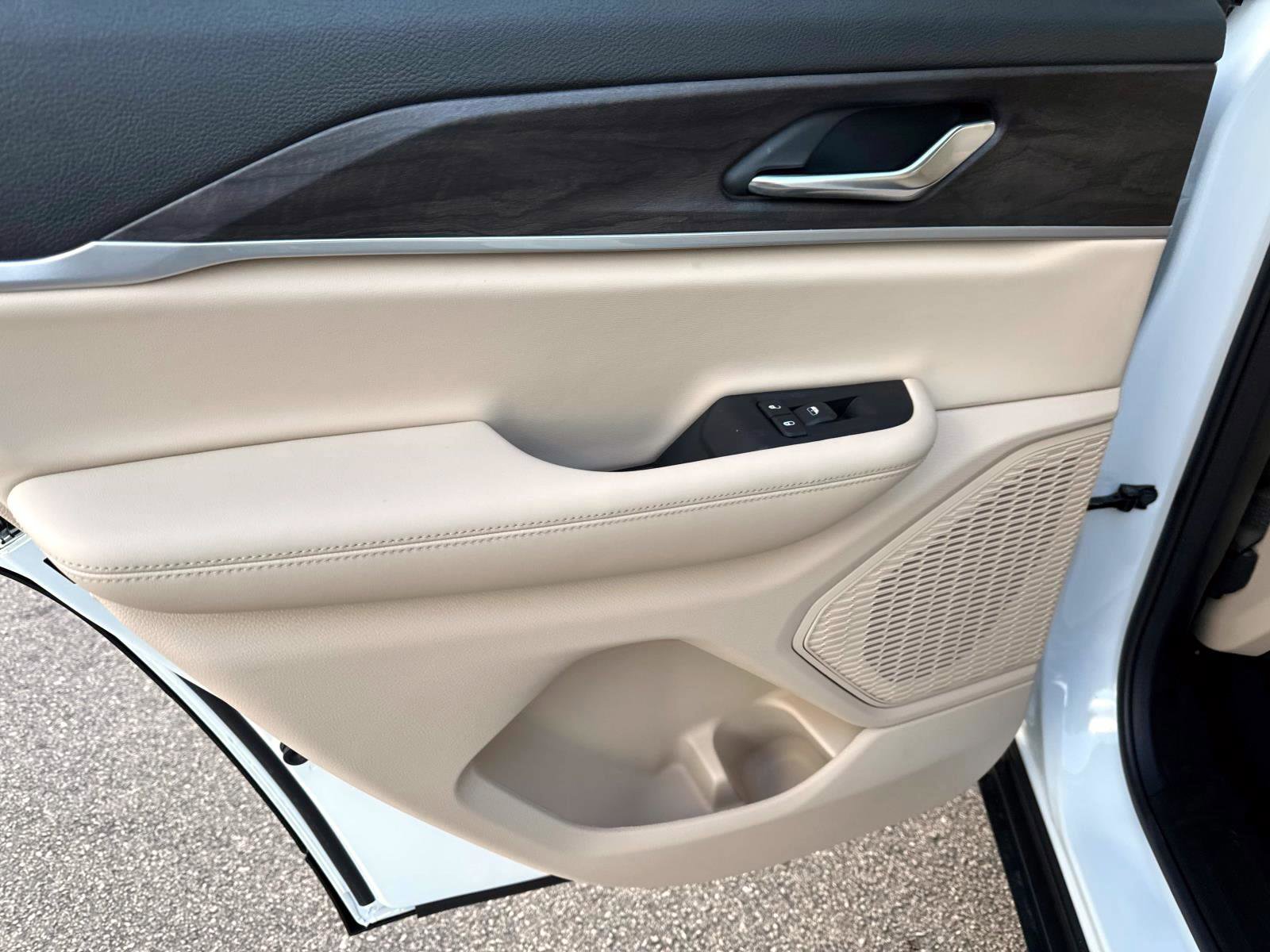 New 2025 Jeep Grand Cherokee Limited image 6