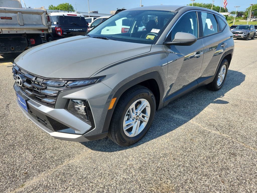 Used 2025 Hyundai Tucson SE image 3