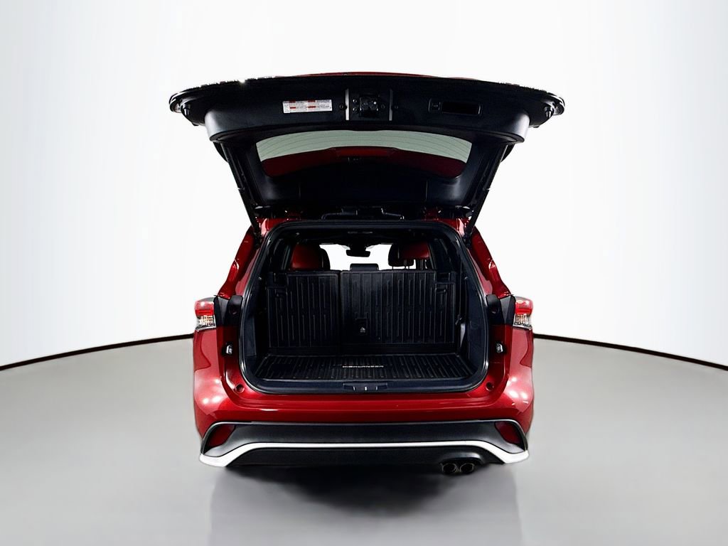 Used 2021 Toyota Highlander XSE image 19