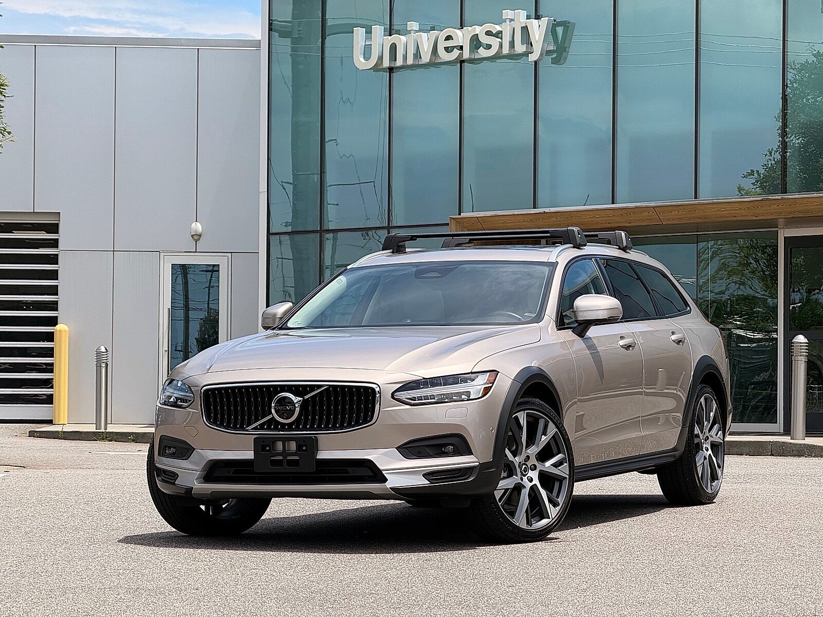 Certified 2025 Volvo V90 B6 Cross Country Ultra w/ Protection Package Premier