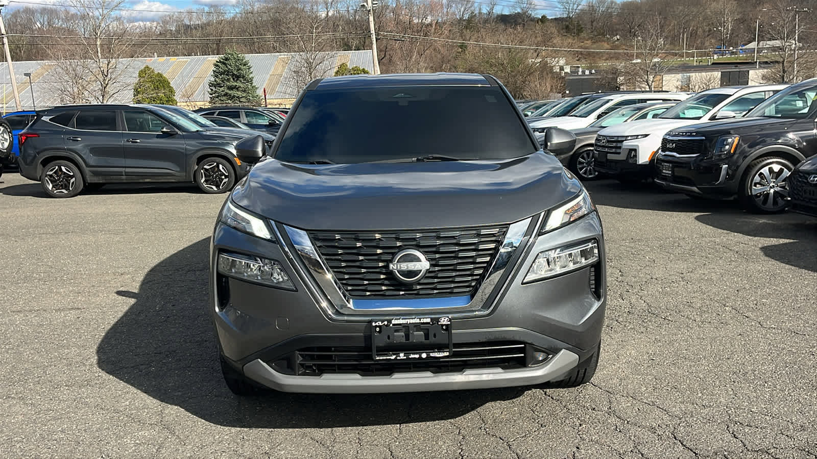 Used 2022 Nissan Rogue SV AWD/4WD image 2