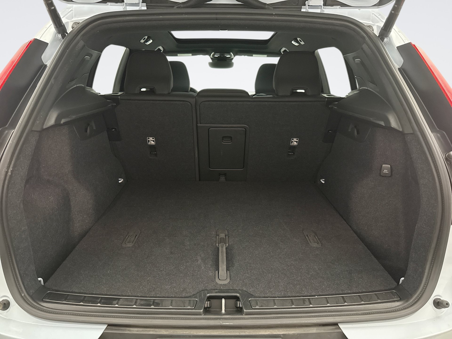 Used 2025 Volvo XC40 B5 Plus AWD/4WD image 21