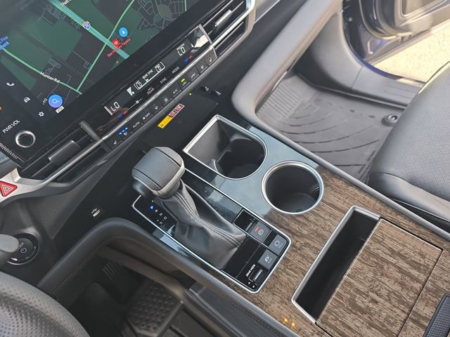 Used 2025 Toyota Sienna Limited image 26