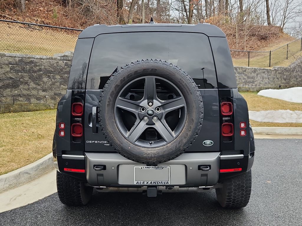 Used 2023 Land Rover Defender 110 X-Dynamic SE image 7