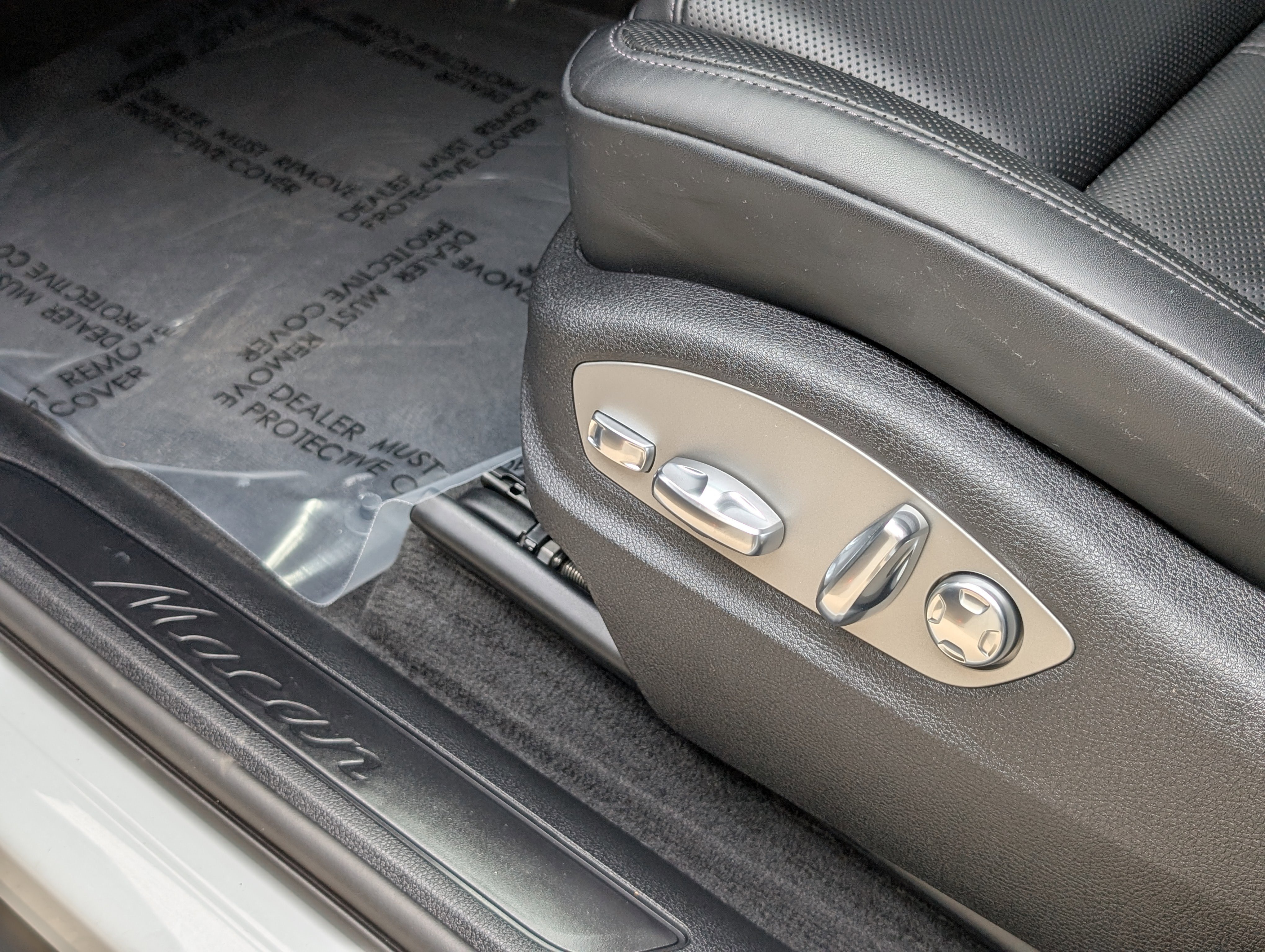 Certified 2025 Porsche Macan image 17