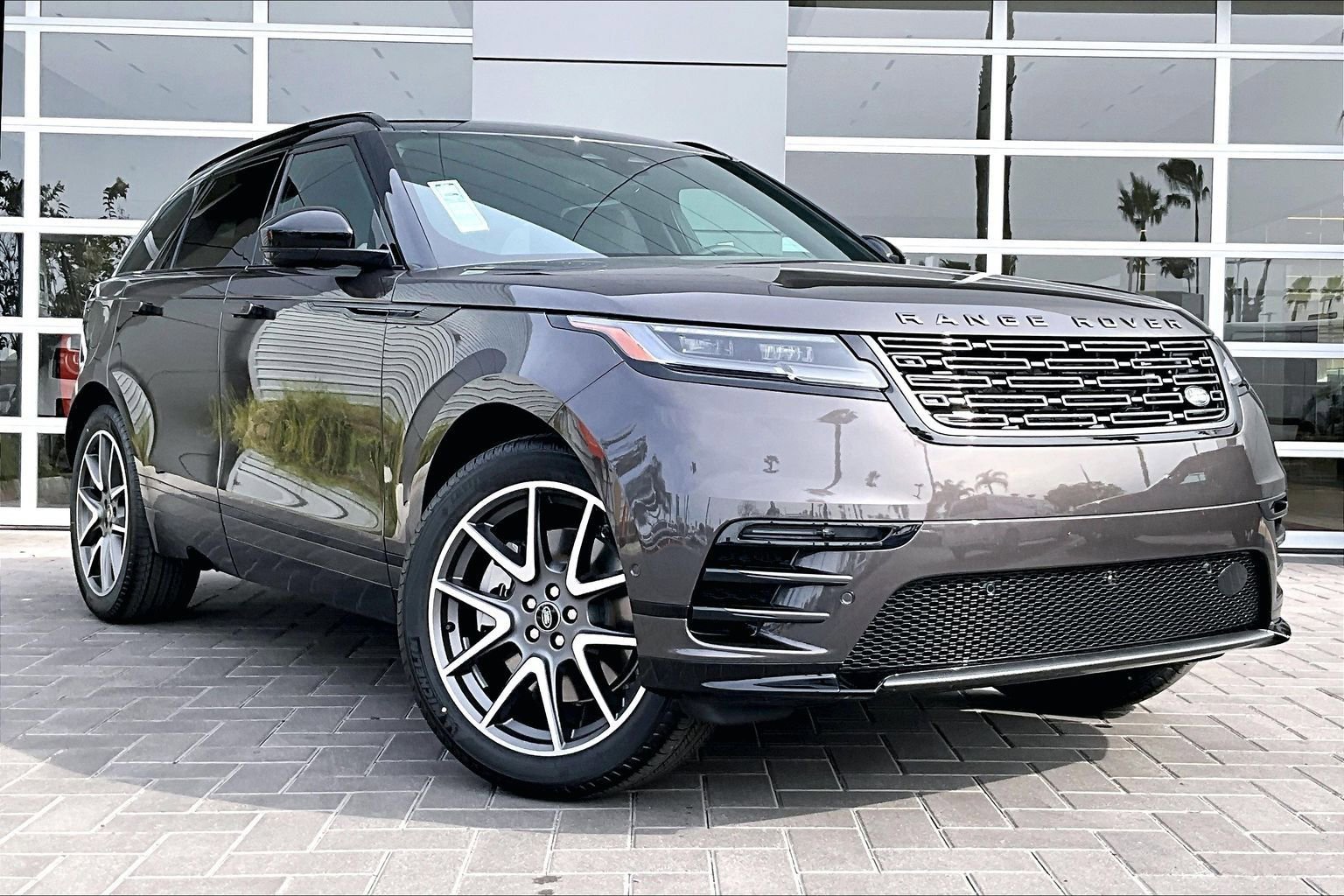 New 2026 Land Rover Range Rover Velar Dynamic SE image 2