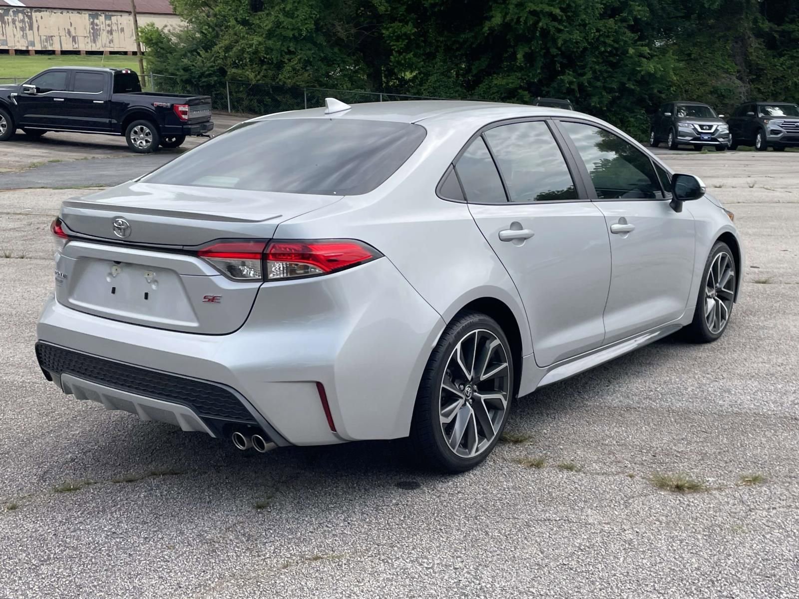 Used 2022 Toyota Corolla SE FWD image 3