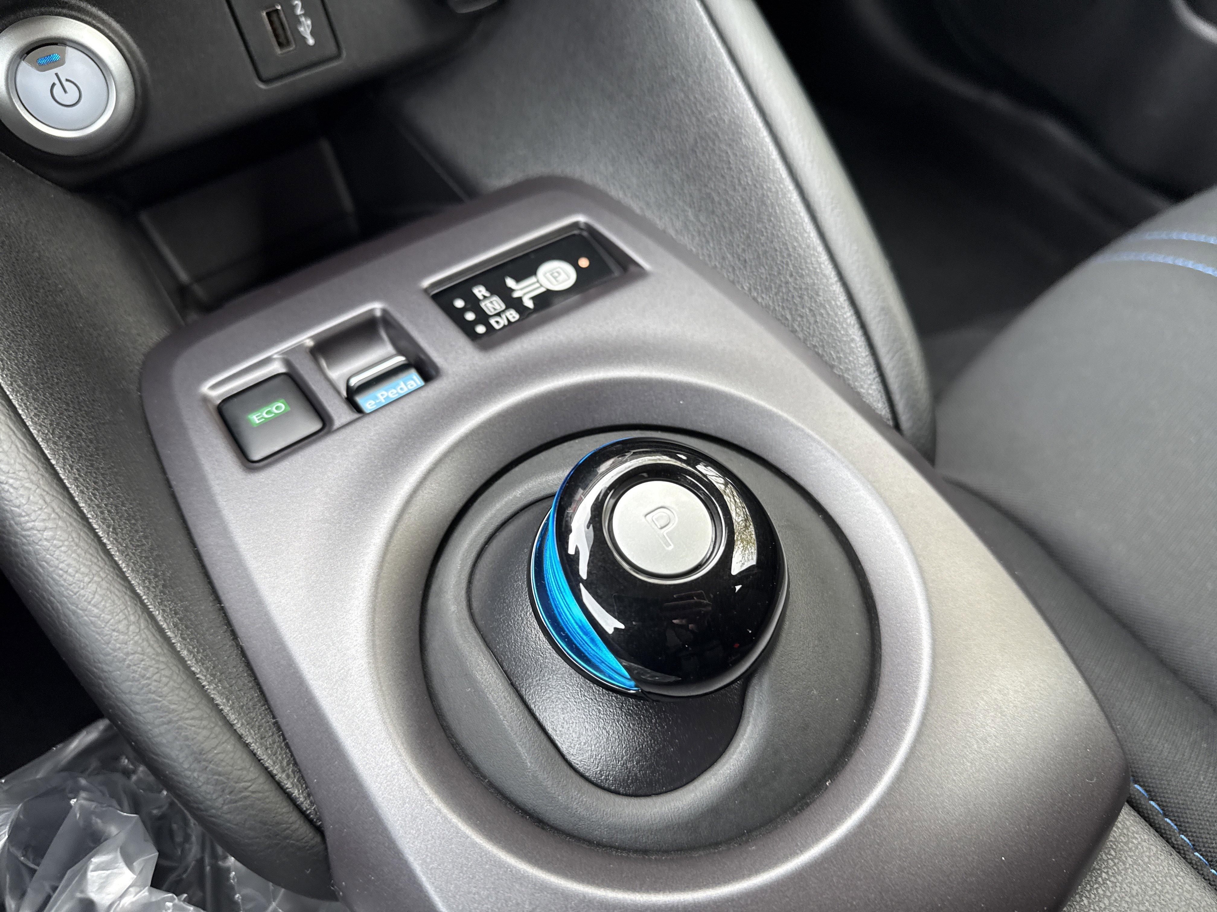 Certified 2024 Nissan Leaf S image 19