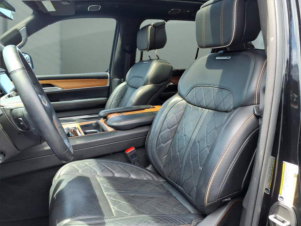 Used 2023 Jeep Grand Wagoneer Series III AWD/4WD image 13