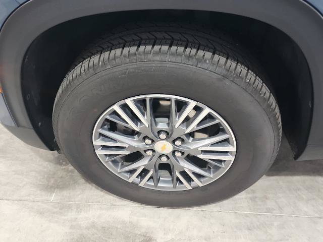 Used 2025 Chevrolet Traverse LT FWD image 11