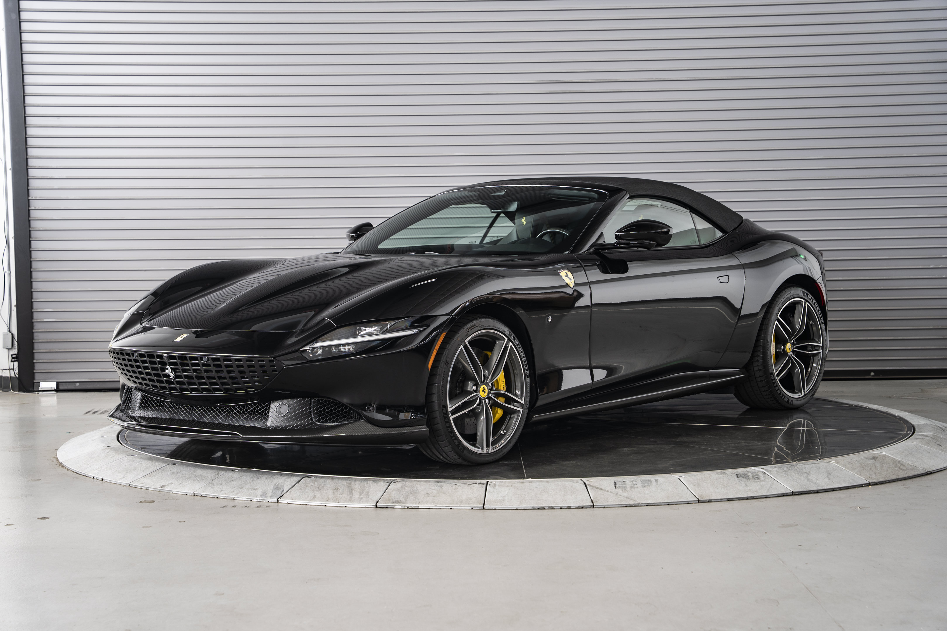 Used 2025 Ferrari Roma Spider RWD image 10
