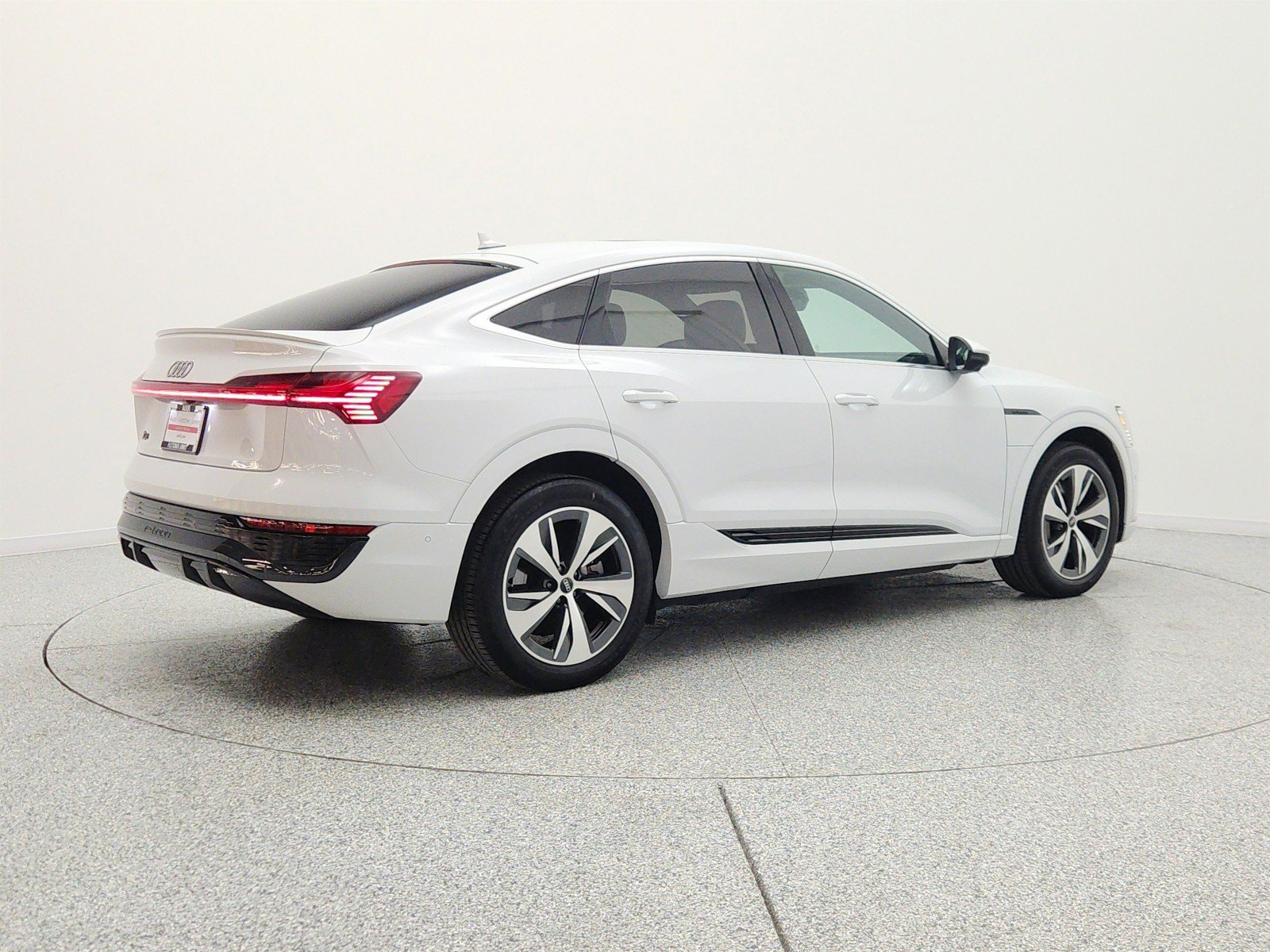 Used 2024 Audi Q8 e-tron Premium Plus w/ Premium Plus Package AWD/4WD image 5