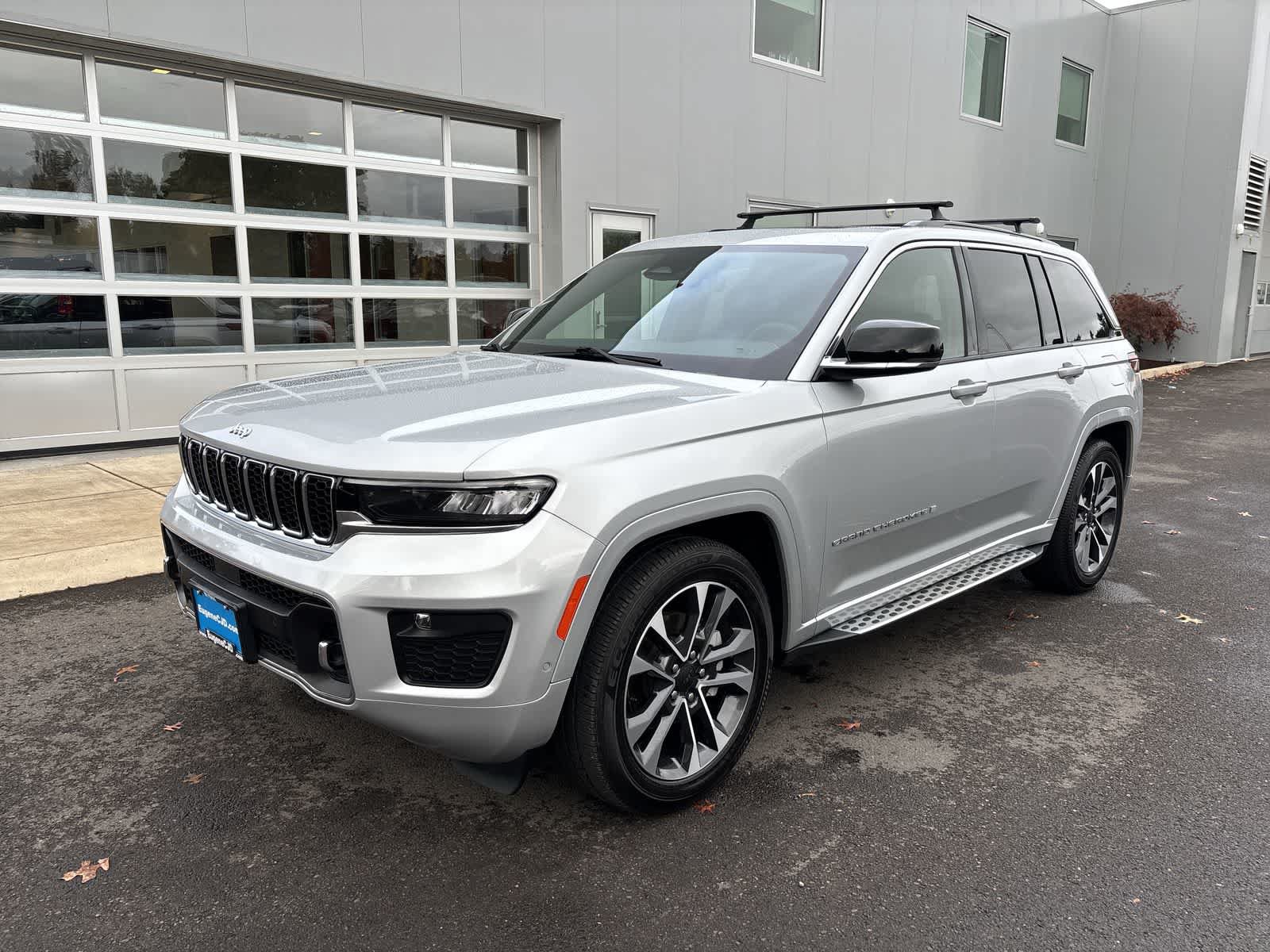 Used 2024 Jeep Grand Cherokee Overland w/ Luxury Tech Group IV AWD/4WD image 1