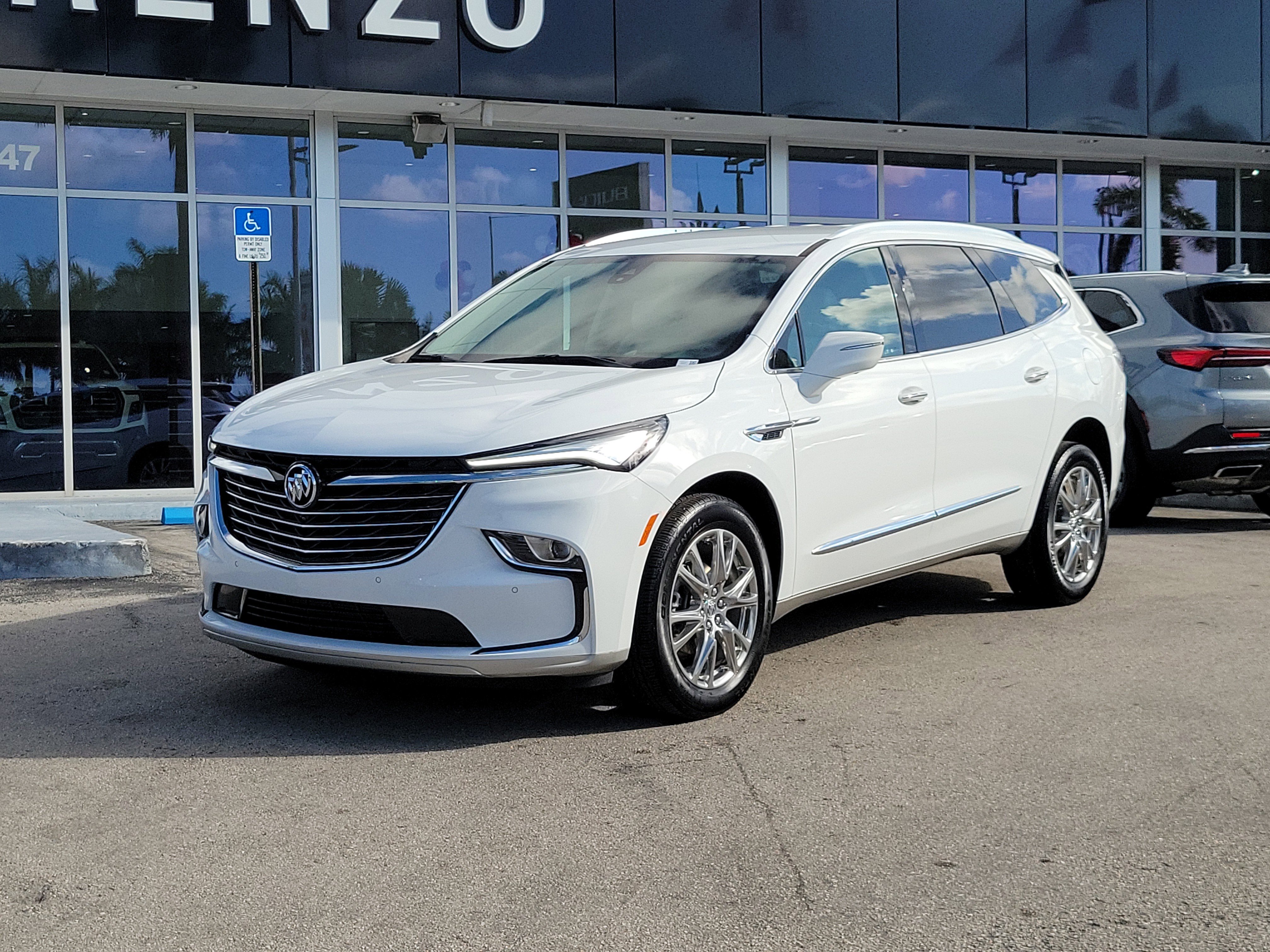 Used 2024 Buick Enclave Premium image 1