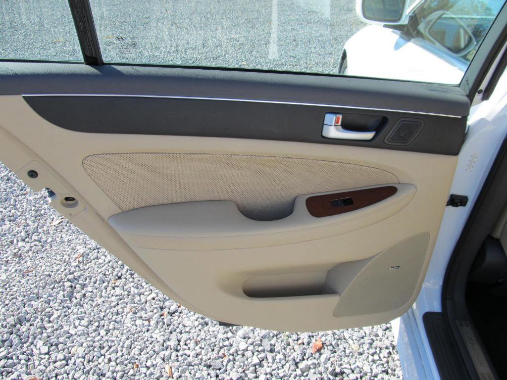 Used 2014 Hyundai Genesis 3.8 w/ Technology Package 03 image 32