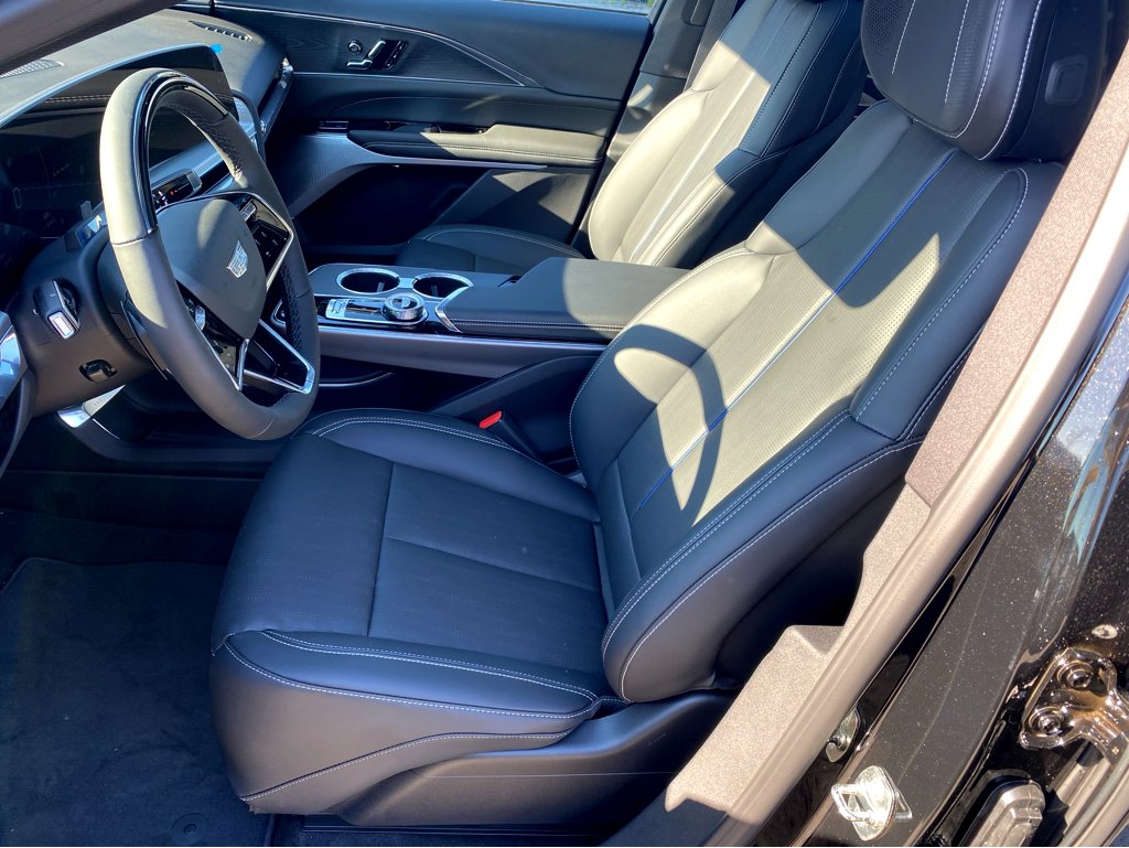 New 2024 Cadillac Lyriq Luxury image 5