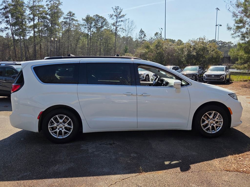 Used 2022 Chrysler Pacifica Touring-L image 14