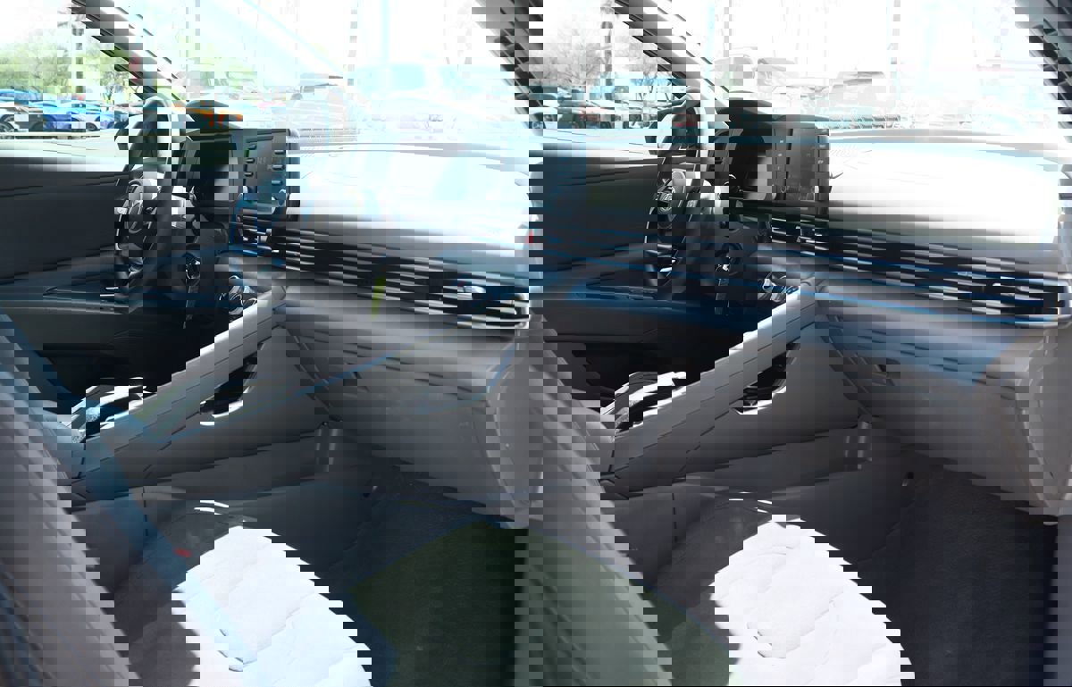 Used 2024 Hyundai Elantra SE image 35