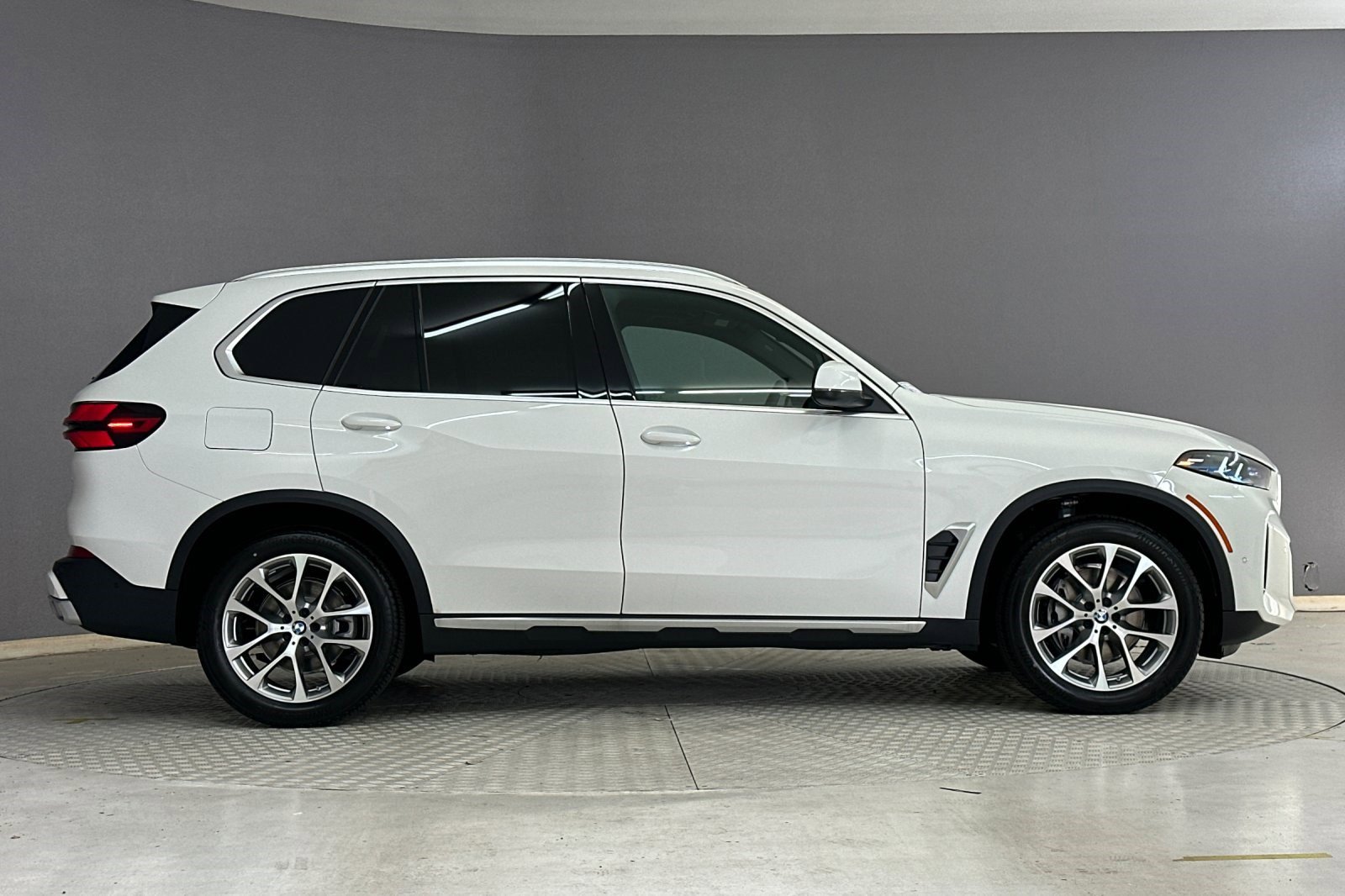 Used 2026 BMW X5 sDrive40i image 8