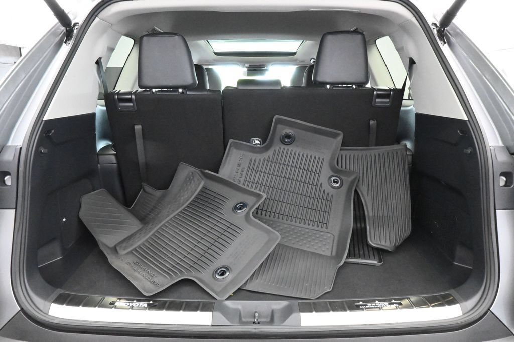 Used 2025 Toyota Grand Highlander AWD image 39