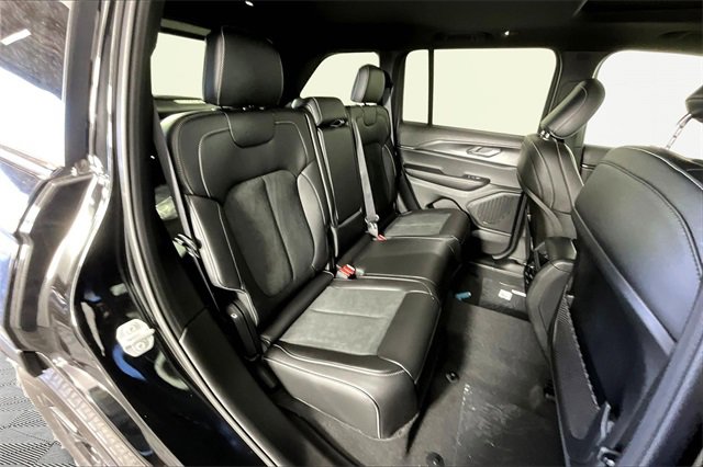 New 2025 Jeep Grand Cherokee Altitude image 11