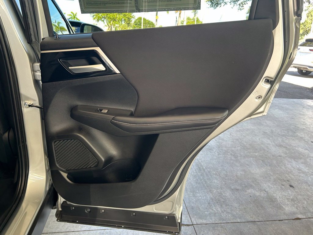 Used 2024 Mitsubishi Outlander ES FWD image 26
