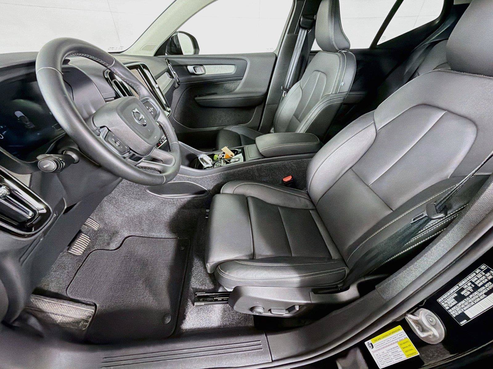 Used 2026 Volvo XC40 B5 Plus AWD/4WD image 2