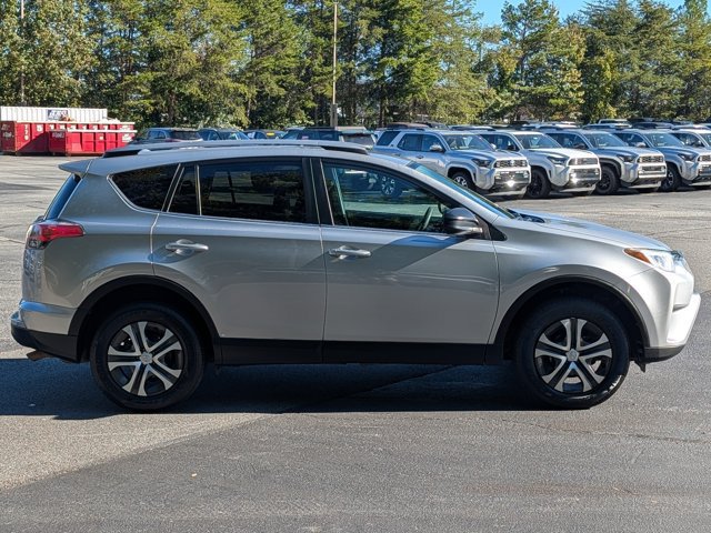 Used 2017 Toyota RAV4 LE FWD image 8